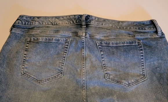 Torrid Boyfriend Jeans Women's 18 R First at Fit Medium Wash - Picture 3 of 4